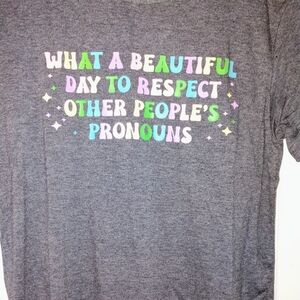 Gray Short Sleeve Tee with Colorful Print PTP 20"